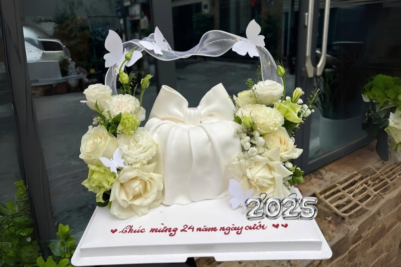 bánh kem Happy Anniversary 5