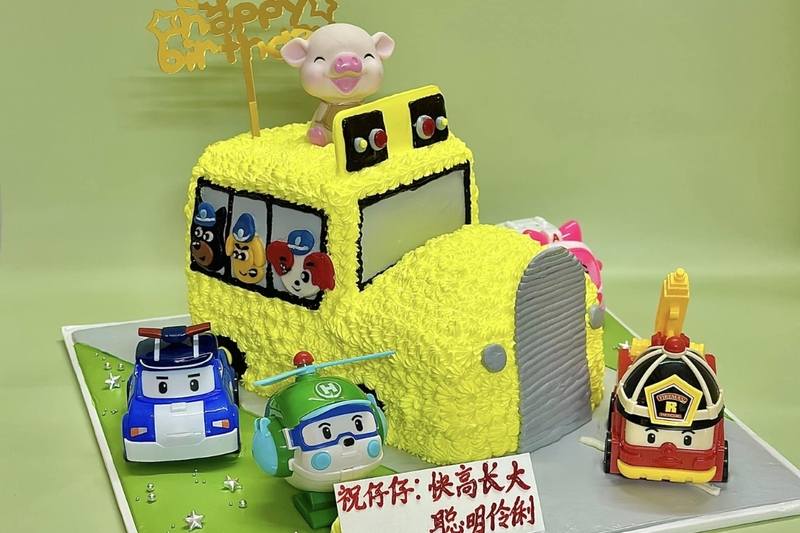 Bánh kem hình chiếc xe 24