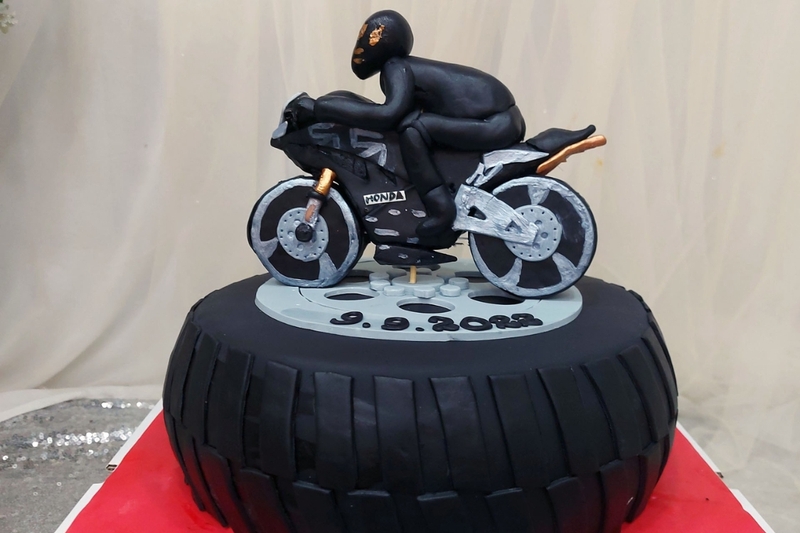 Bánh kem hình chiếc xe 15