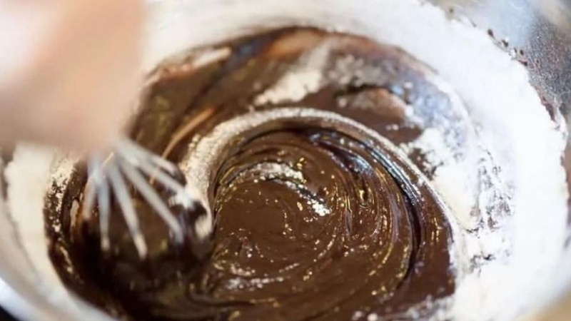 Bánh kem socola chảy 4