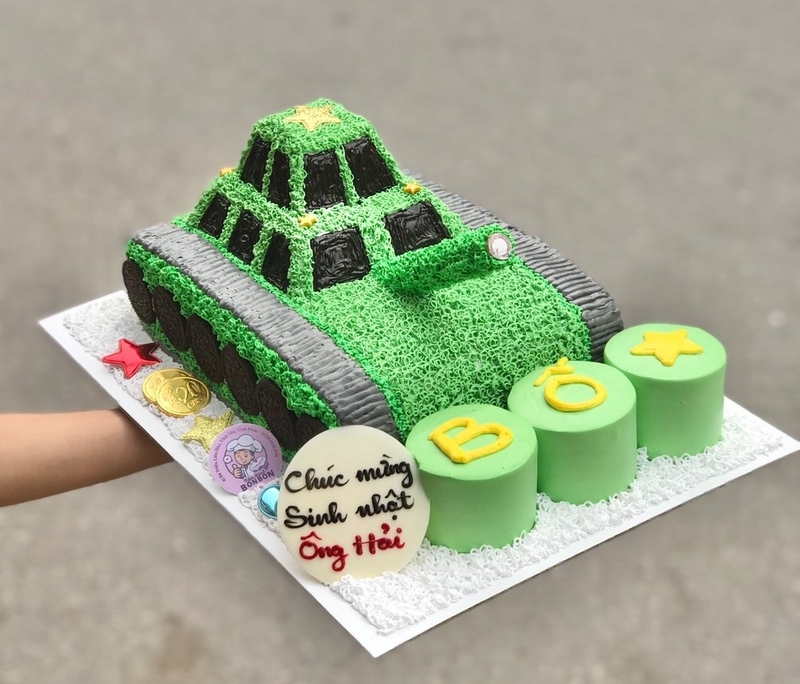 bánh kem xe tăng 18