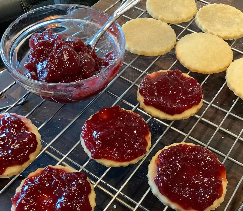 Bánh quy Linzer nhân dâu tây - 15