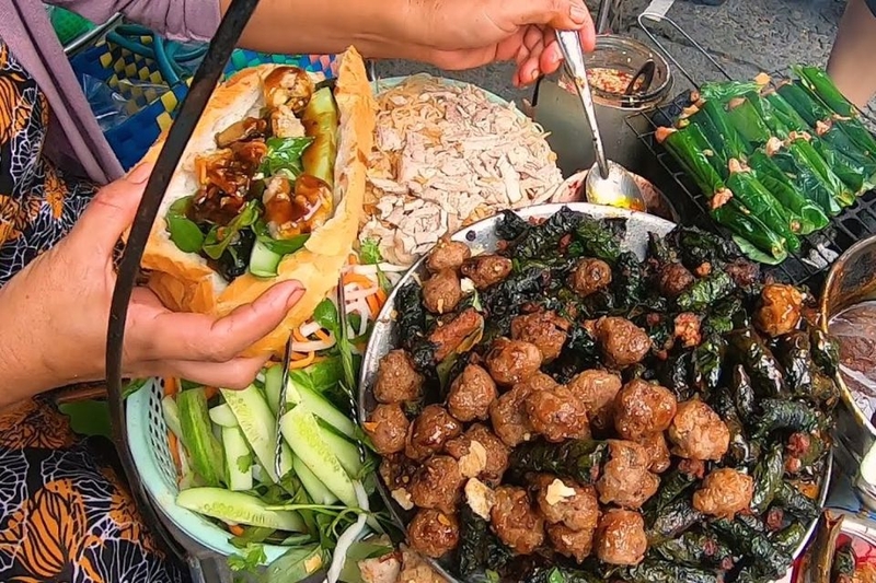 Hương vị của món bánh mì cùng bò lá lốt