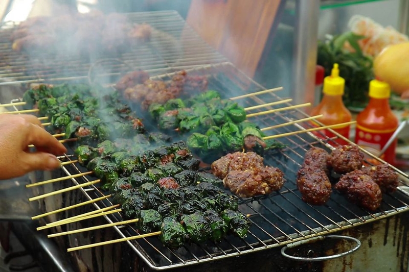 Địa chỉ bán món bánh mì bò lá lốt độc nhất Sài Gòn