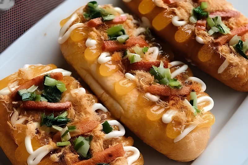 Bánh mì xúc xích phô mai chà bông
