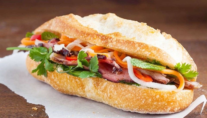 Bánh mì chả lụa bao nhiêu calo?
