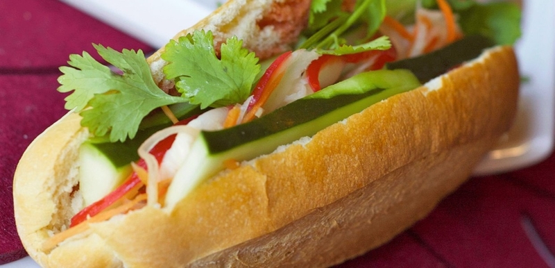 Bánh mì chả lụa bao nhiêu calo? 2