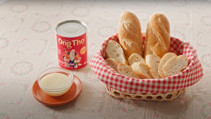 Bánh mì chấm sữa là gì?