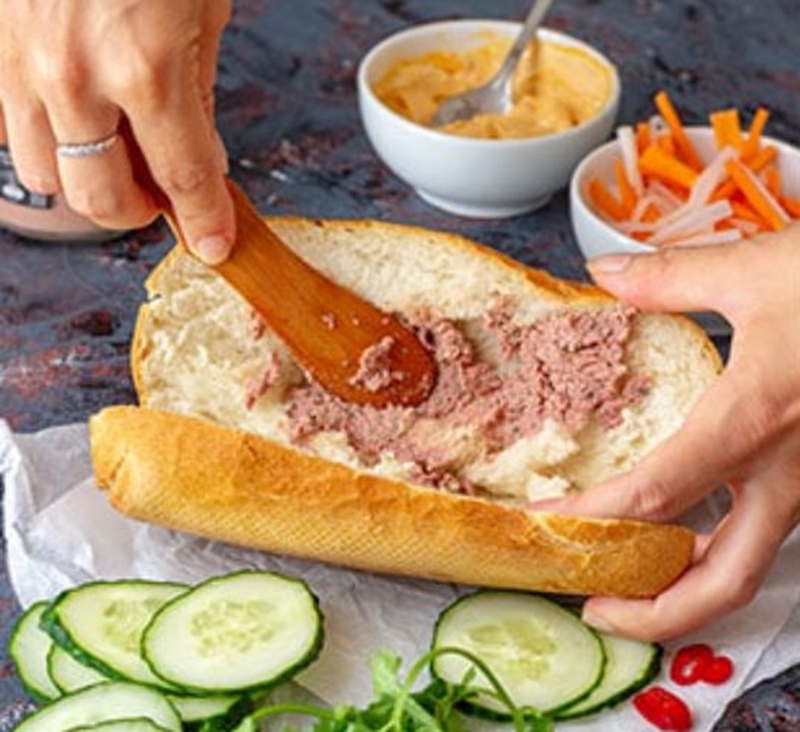Bánh mì cuộn thịt nguội - 04
