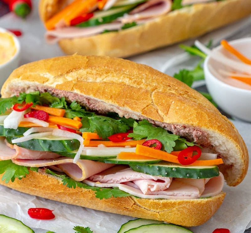 Bánh mì cuộn thịt nguội - 01