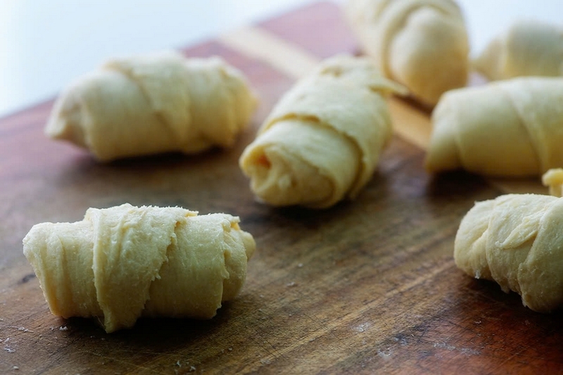 bánh mì cuộn thịt nguội bằng nồi chiên không dầu ảnh 3
