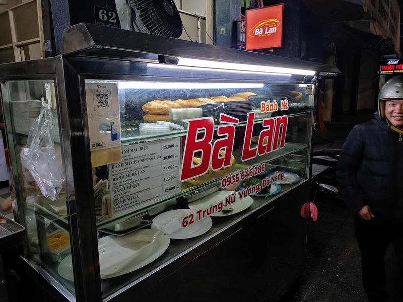 banh mi ba lan trung nu vuong