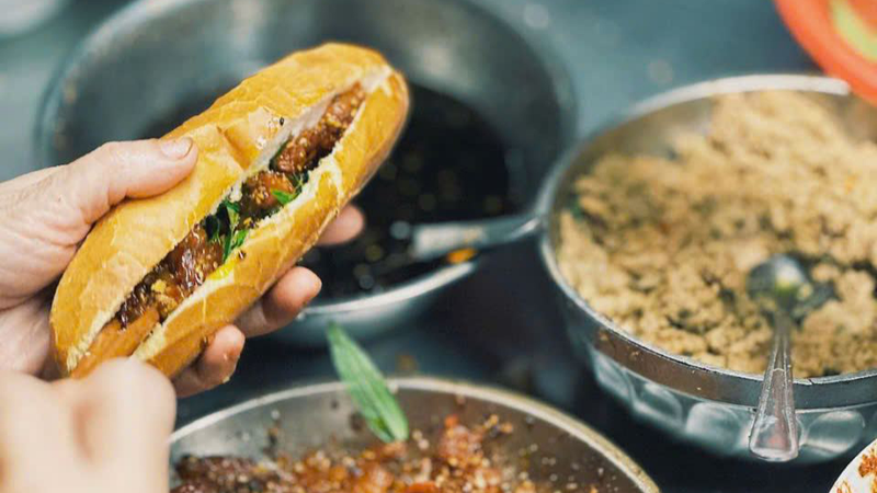 bánh mì Huế 10
