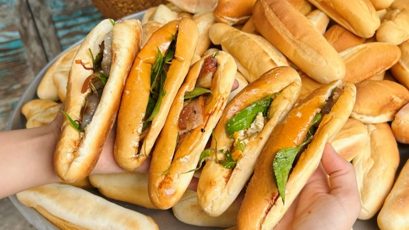 bánh mì Huế 9