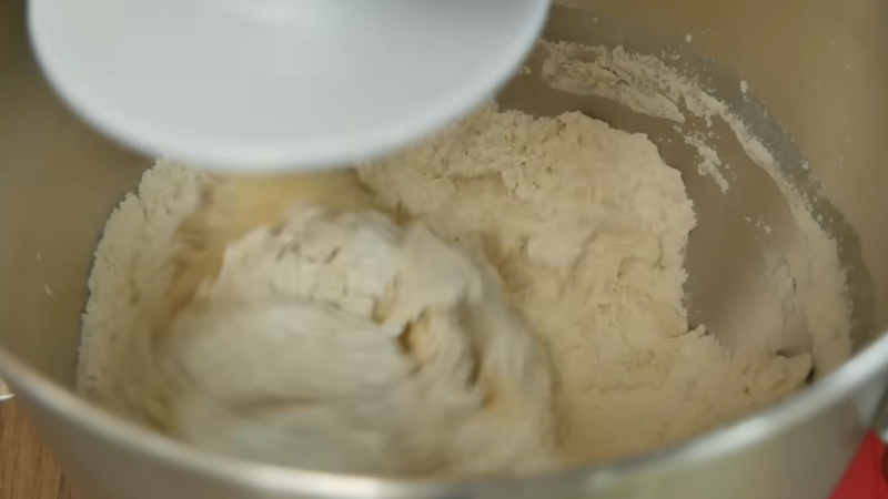 Bước 3: Trộn bột