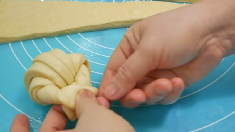 Bước 6: Tạo hình bánh con cua