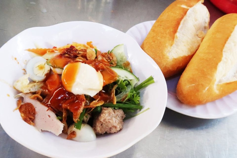 Quán bánh mì chấm Nha Trang đường Đoàn Kết