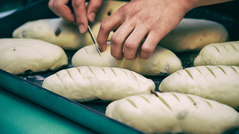 bánh mì nho khô bằng nồi chiên không dầu 4