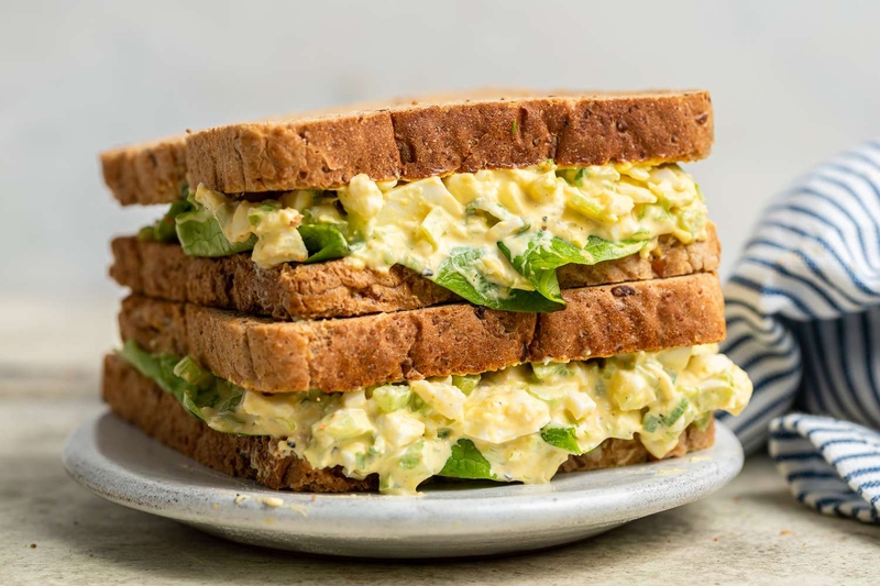 bánh mì sandwich trứng kẹp xúc xích 5