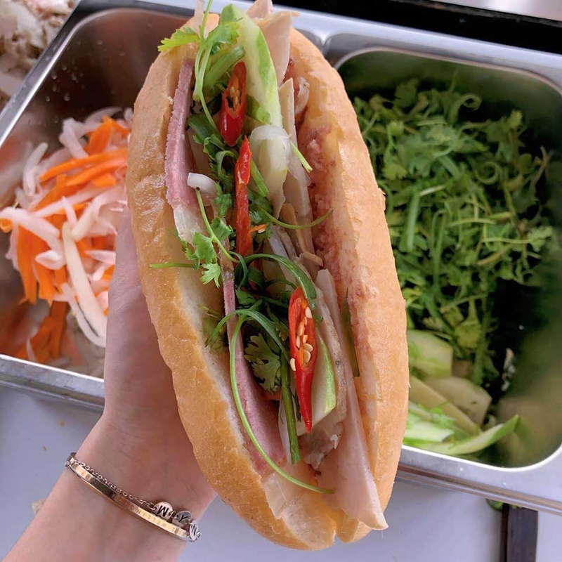1 ổ bánh mì thập cẩm bao nhiêu calo - 04