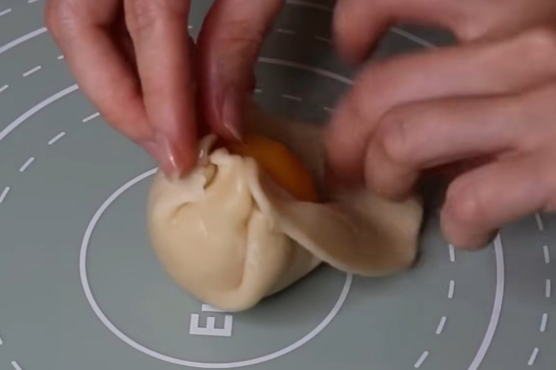 bánh pía trứng chảy hình 15