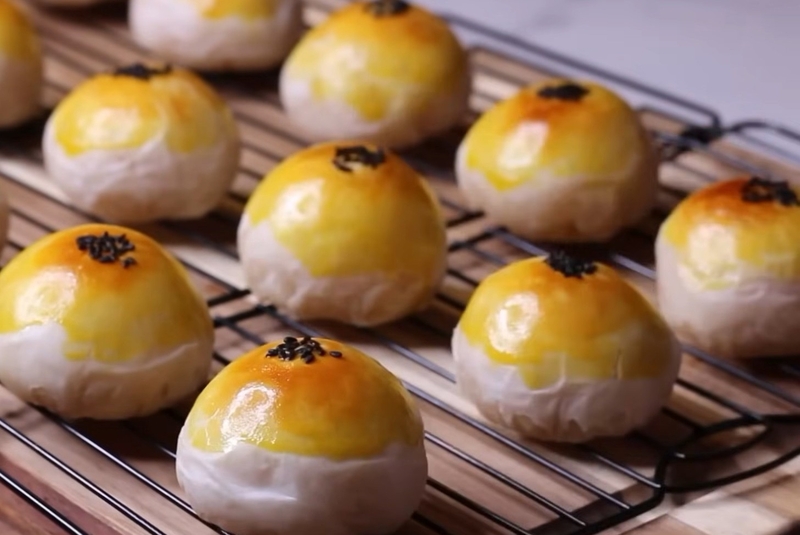 bánh pía trứng chảy hình 17