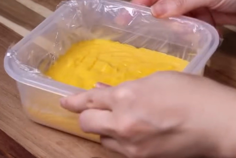 bánh pía trứng chảy hình 5