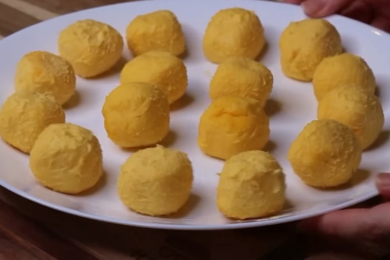 bánh pía trứng chảy hình 6