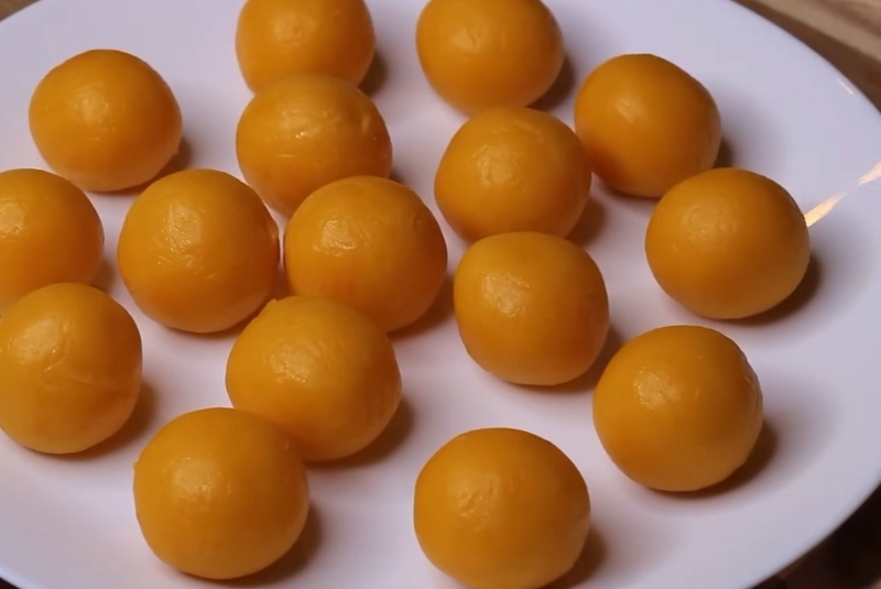 bánh pía trứng chảy hình 9
