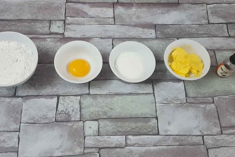 Nguyên liệu làm bánh quy gậy Giáng Sinh