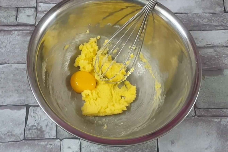 Chuẩn bị hỗn hợp bơ đường