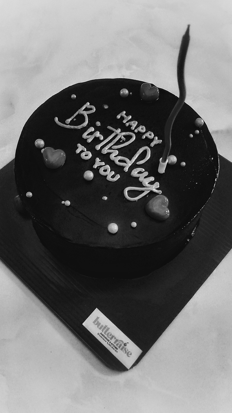 bánh sinh nhật màu đen trắng hình 15