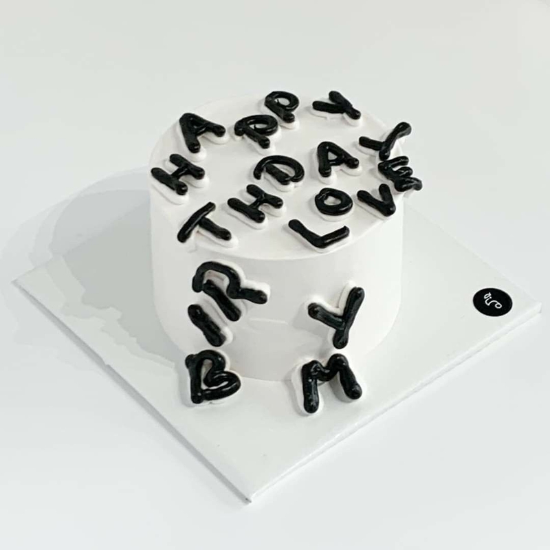 bánh sinh nhật màu đen trắng hình 5