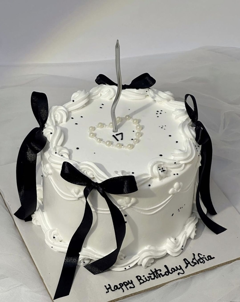 bánh sinh nhật màu đen trắng hình 7