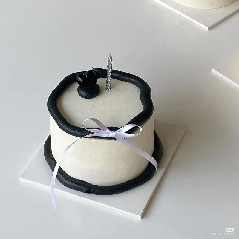 bánh sinh nhật màu đen trắng hình 8