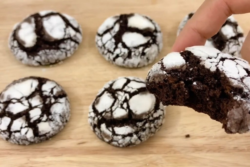 bánh socola tròn hình 8