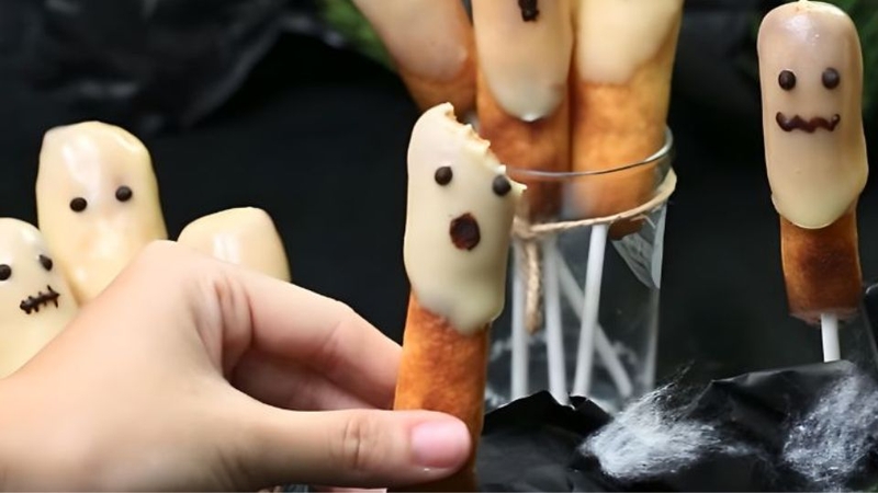 Bánh su que con ma 5