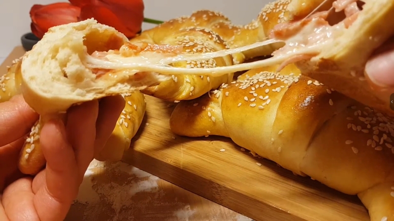 bánh sừng trâu nhân thịt nguội hình 2
