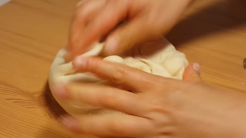 bánh sừng trâu nhân thịt nguội hình 8