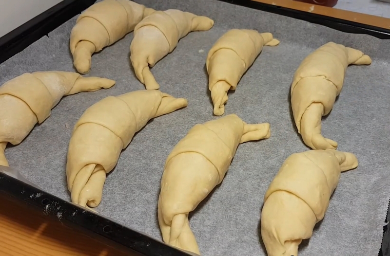bánh sừng trâu nhân thịt nguội hình 4