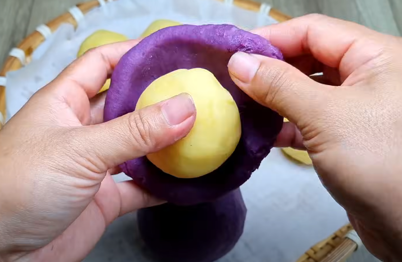 Cách làm bánh trung thu dẻo khoai lang tím 4