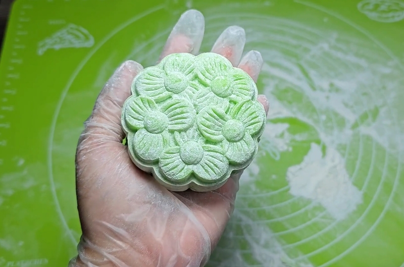 bánh trung thu dẻo lạnh lá dứa sữa nhân sầu riêng hình 9