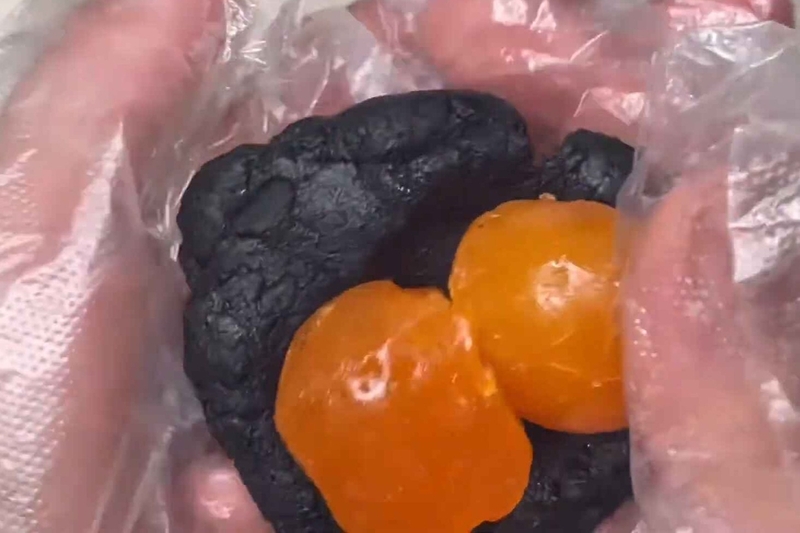 bánh trung thu mè đen hình 8