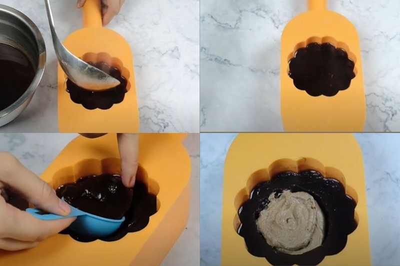 Dùng túi bắt kem bơm phần nhân tiramisu đã ủ lạnh