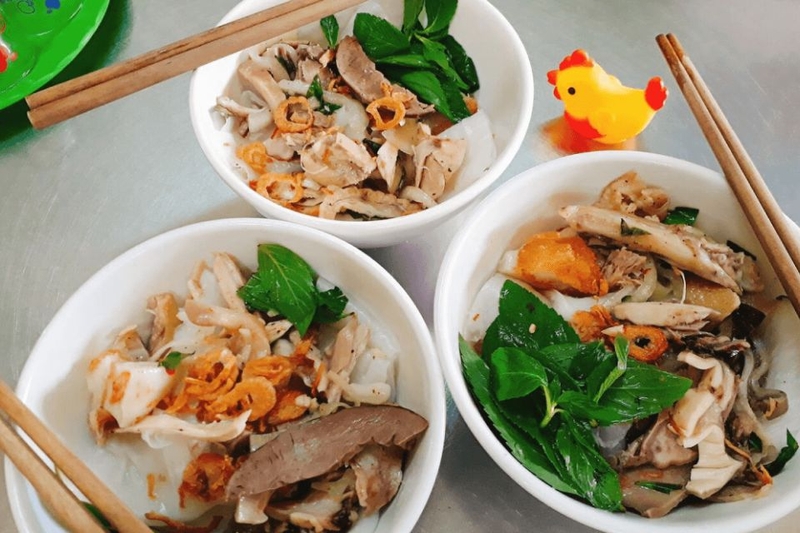 Topping đi kèm bánh ướt lòng gà Nha Trang