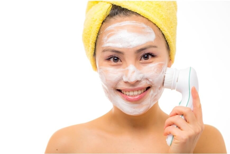 Tìm hiểu bao nhiêu tuổi nên dùng máy rửa mặt