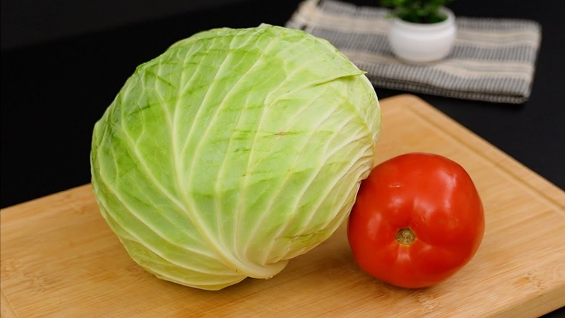 Bắp cải xào cà chua (ảnh 1)