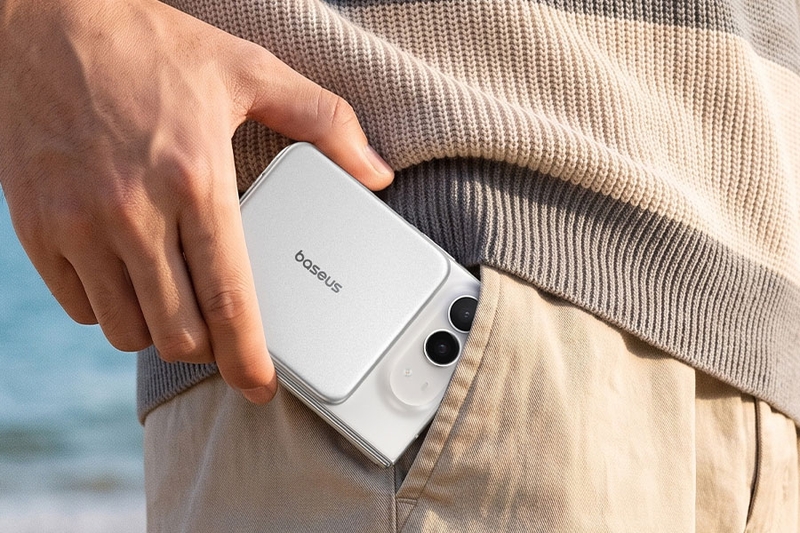 Baseus PicoGo Air AM72 có thiết kế vừa vặn với iPhone Duo khi gập, thuận tiện cầm nắm và mang theo.
