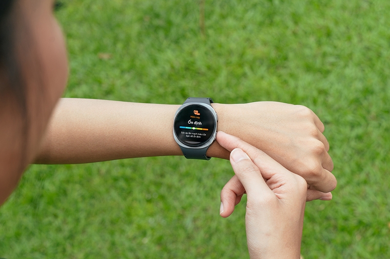 bat-mode-song-khoe-cung-galaxy-watch8 (10).jpg