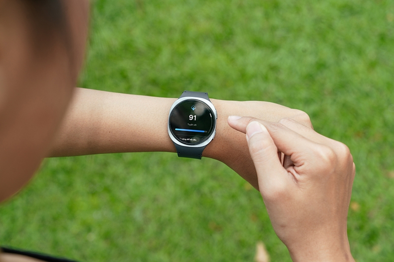 bat-mode-song-khoe-cung-galaxy-watch8 (13).jpg